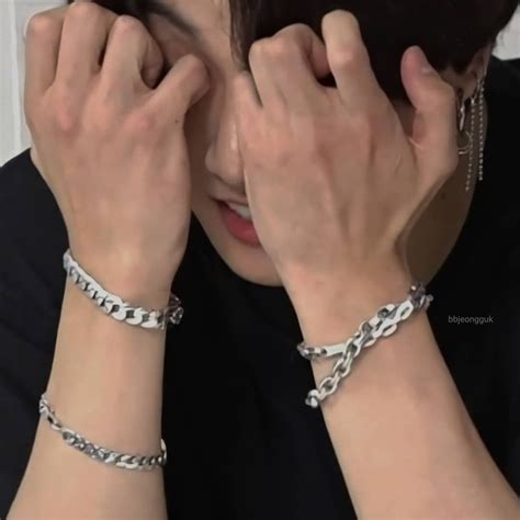 jungkook golden bracelet.